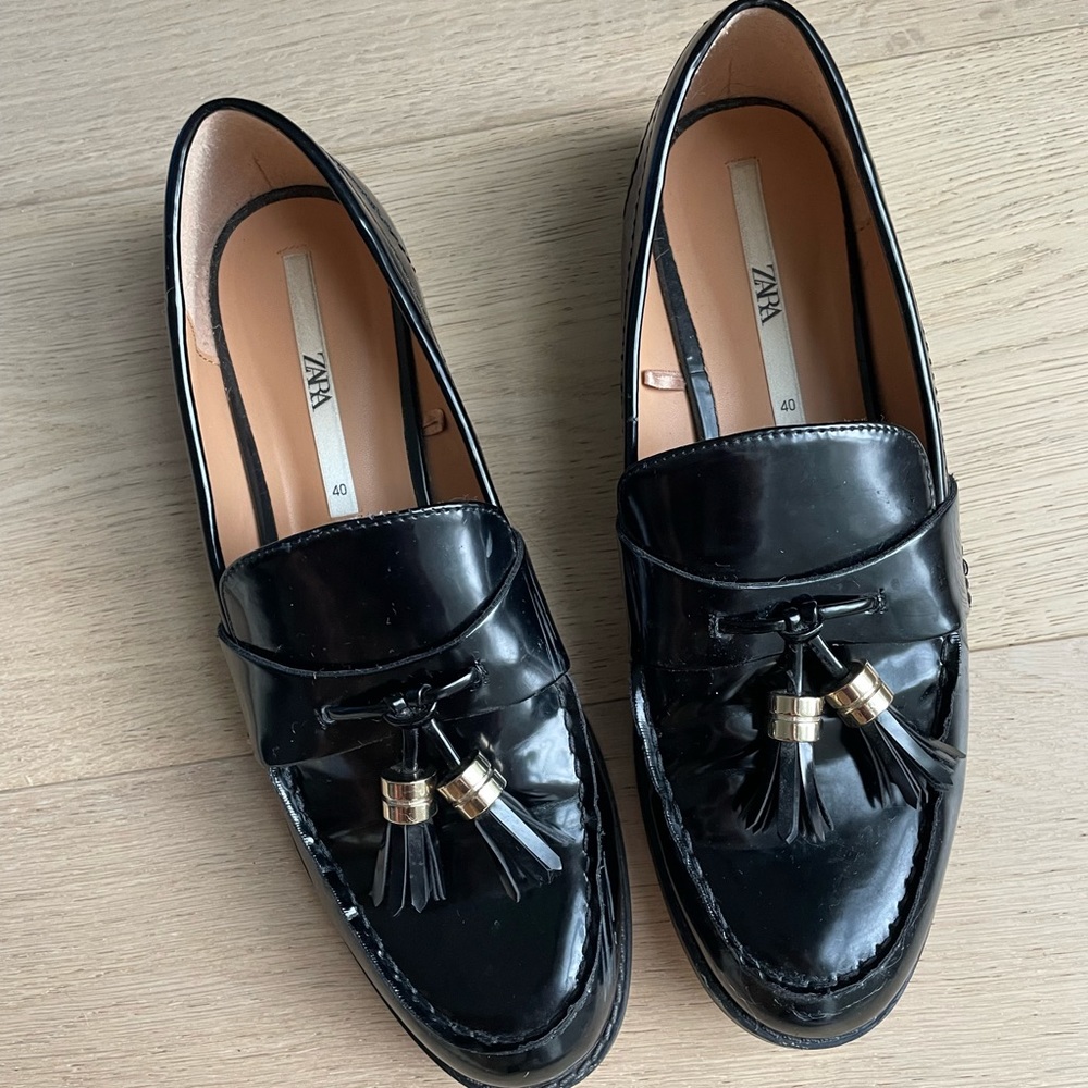 Women’s Zara loafers. Size 8. Black patent. Excellent condition.